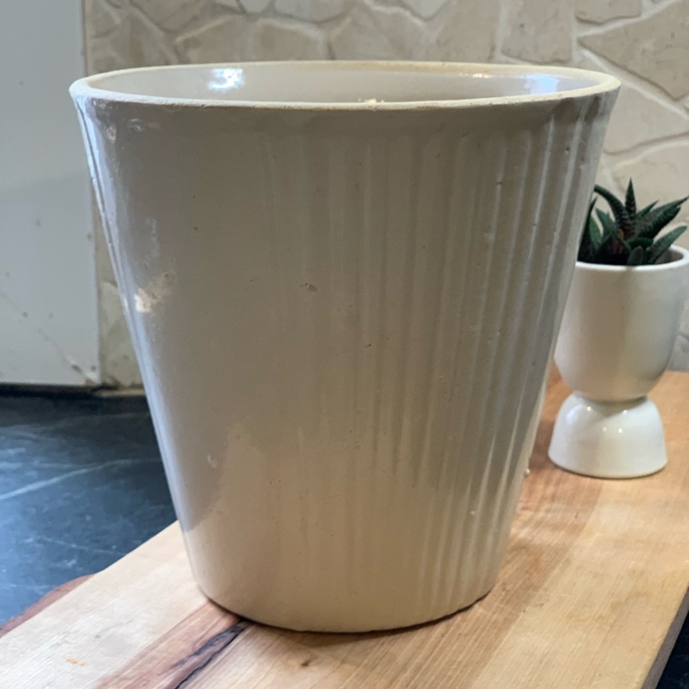 ROBINSON CHICAGO | Earthenware Planter
